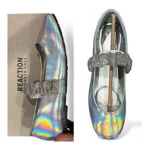 Kenneth Cole Reaction Elina Jewel Ballet Flats In Silver Holographic, 8.5. NIB!
